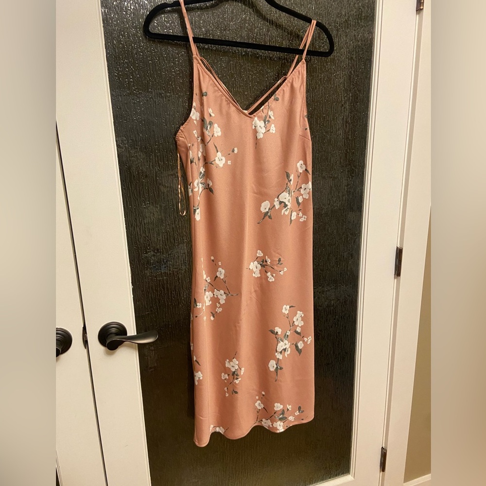 NWOT Dynamite Satin Floral Midi Dress - Picture 2 of 4
